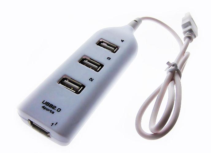A mikro-USB csatlakozik az érintőképernyőhöz, az USB-t balra az adapteren keresztül csatlakoztatják a hálózathoz, és jobbra a flash meghajtót